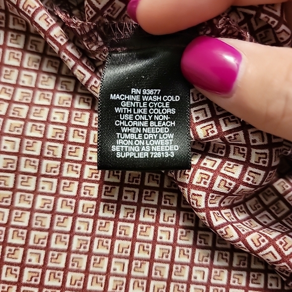 Liz Claiborne Career Womens Size XXL Pullover Top Button Detail Burgundy & Tan - Picture 7 of 12